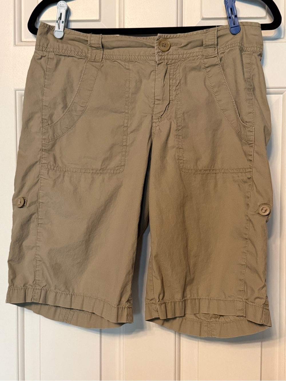 Nike ACG Women’s Cargo Shorts Size 4 - small flaw noted
